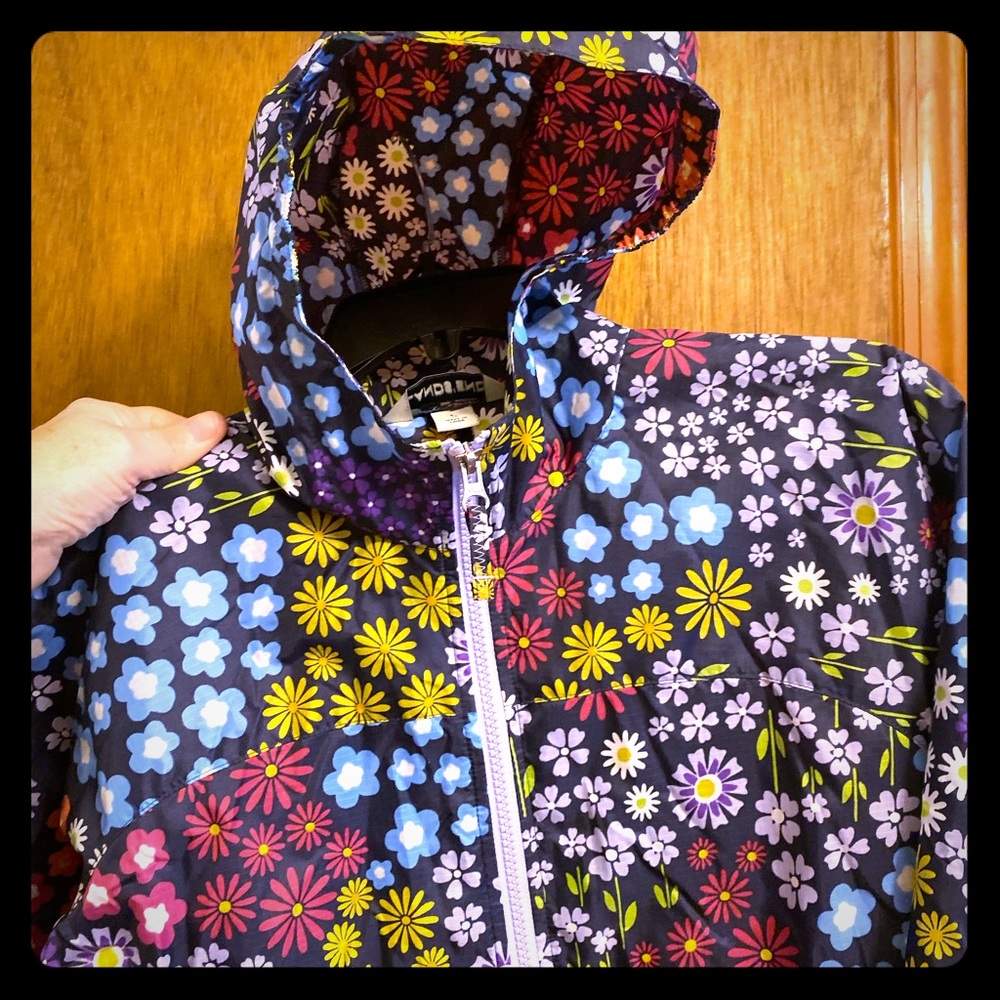 Rain jacket with durable zipper and hood